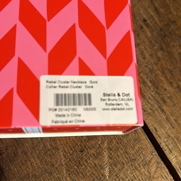 Stella & Dot Rebel Cluster Necklace - Picture 6 of 6